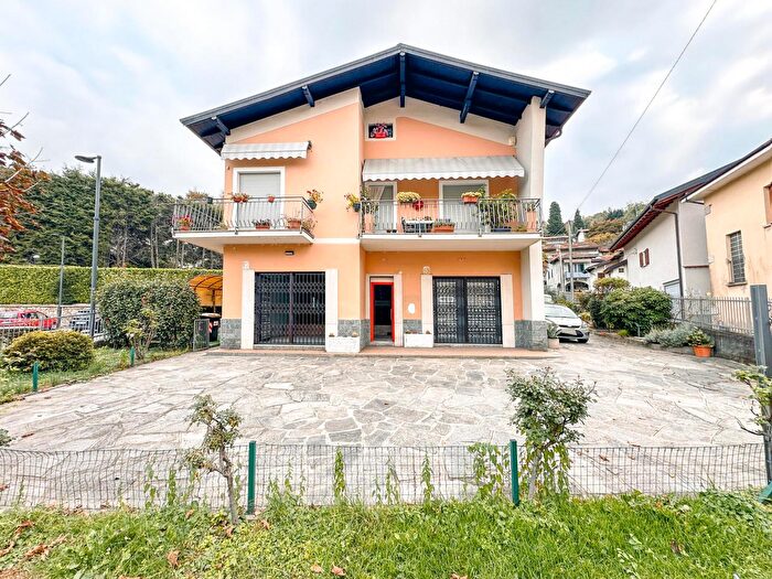 Appartamento trilocale in vendita in Via Quarantadue Martiri, Verbania