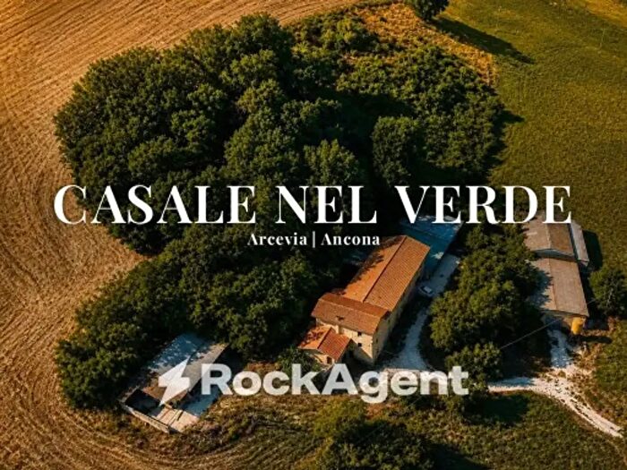 Casa con 6 locali in vendita in Via San Giovanni Battista Snc, Arcevia