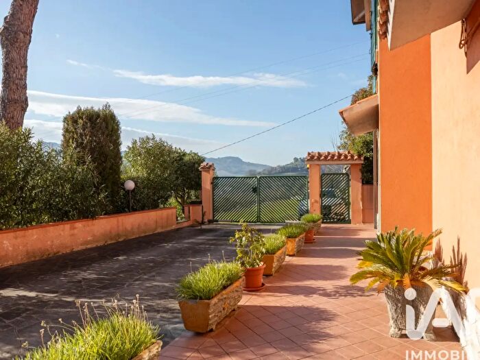 Casa con 9 locali in vendita in Frazione Frazione Aspio, Ancona