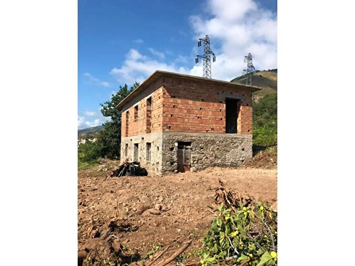 Casa trilocale in vendita in Via Castagnaro Snc, Paola