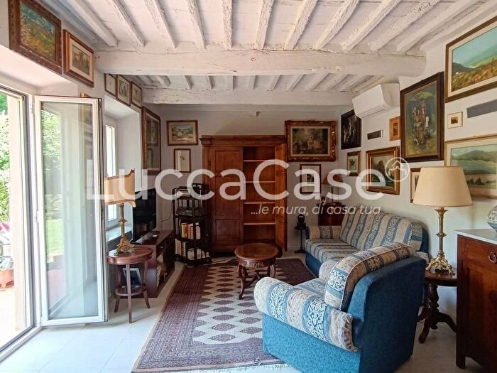 Appartamento quadrilocale in affitto in Via dei Bacchettoni, Piazza Anfiteatro Torre Guinigi, Lucca