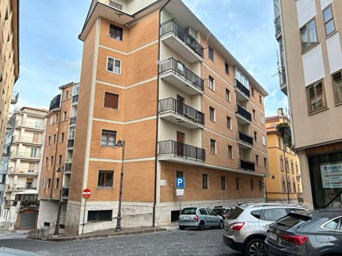Appartamento con 6 locali in vendita in Via Vincenzo Scafarelli, Potenza