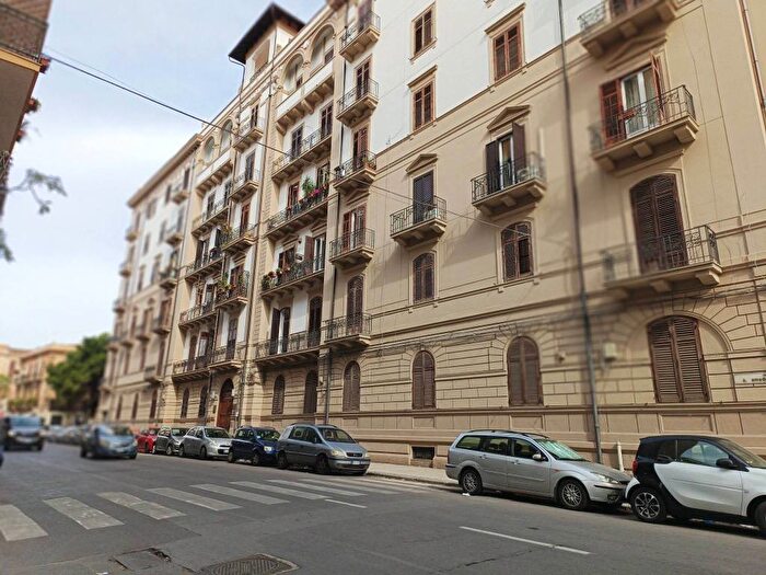 Appartamento bilocale in affitto in Corso Alberto Amedeo, Tribunale, Palermo