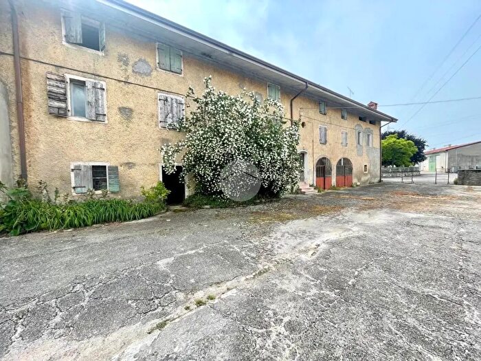 Casa con 15 locali in vendita in Via Zuane Brenzone, Rivoli Veronese