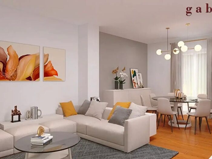 Casa con 5 locali in vendita in Magenta
