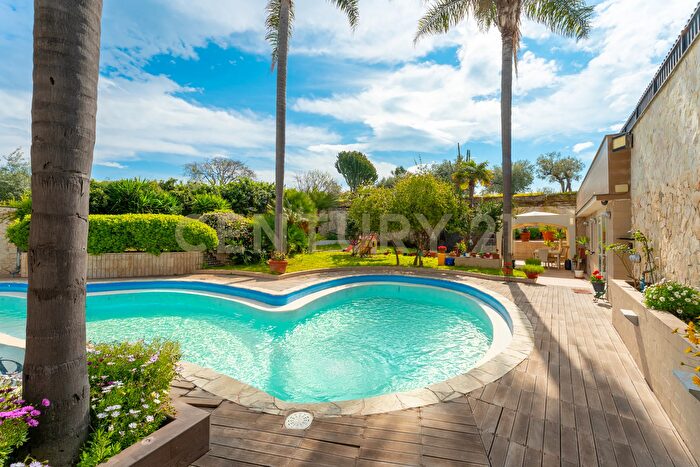 Casa con 11 locali in vendita in Via G Pezzana, Aci Castello