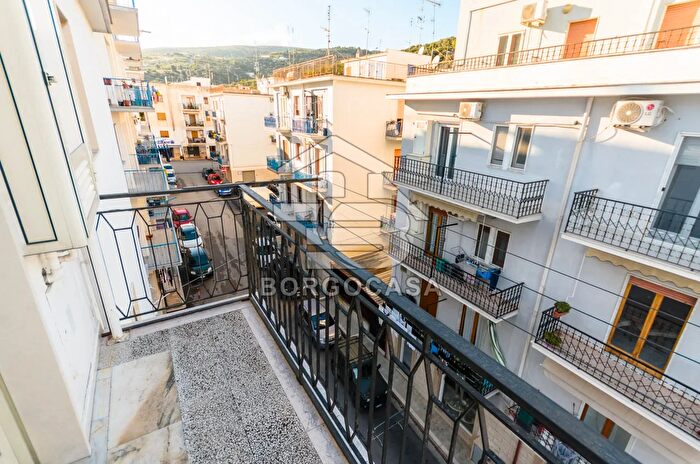 Appartamento trilocale in vendita in Corso Matino Mattinata, Mattinata