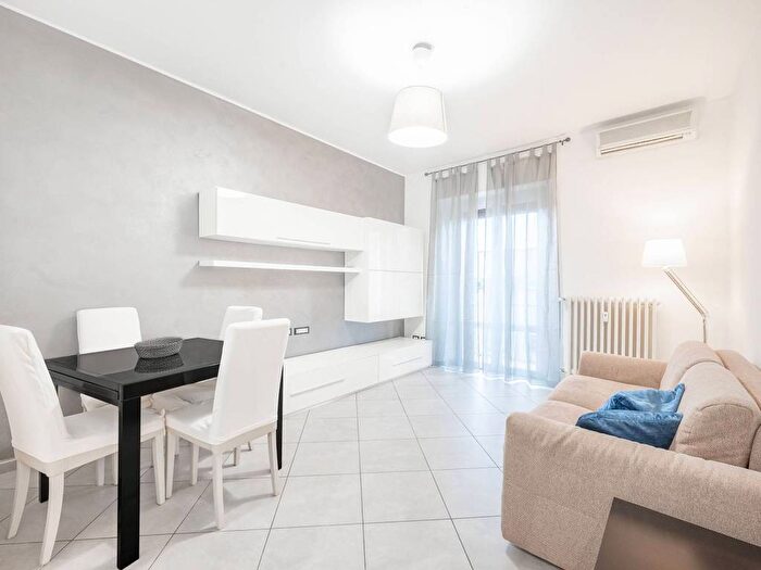 Appartamento bilocale in affitto in Viale Ergisto Bezzi, Frua, Milano