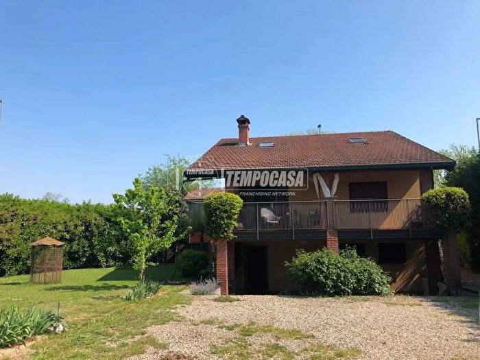 Casa quadrilocale in vendita in Via Cà Bassa Madonna delle Bozzole, Garlasco