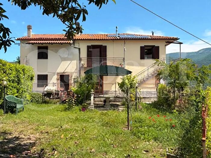 Appartamento quadrilocale in vendita in Località Campigliano Snc, Rivodutri