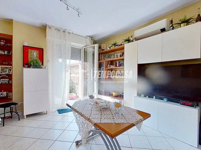 Appartamento trilocale in vendita in Via Monte Rosa, Seveso