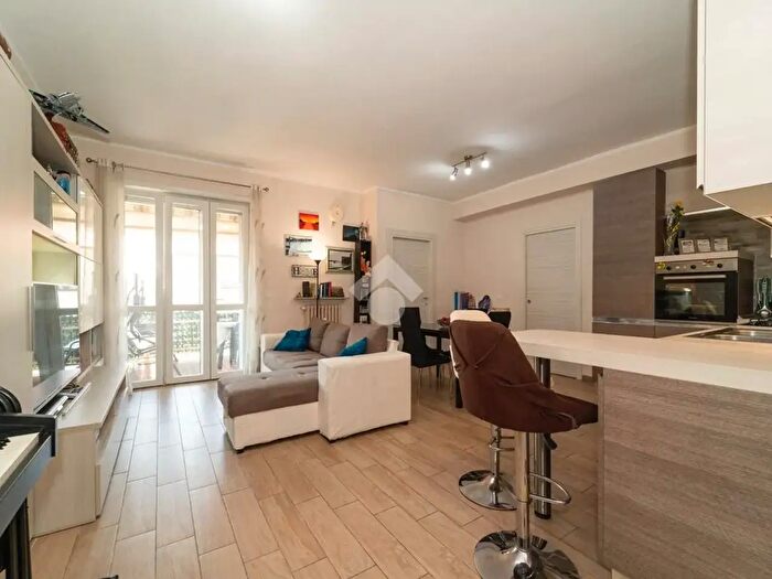 Appartamento con 5 locali in vendita in Via Enrico Montanaro, Grugliasco