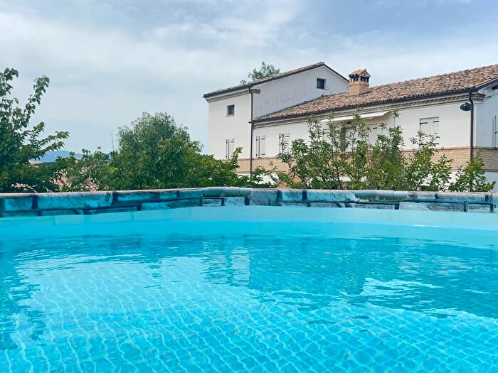 Casa con 10 locali in vendita in Filottrano, Filottrano