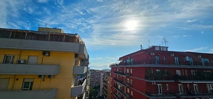 Appartamento con 5 locali in vendita in Via Francesco Vizioli, Napoli