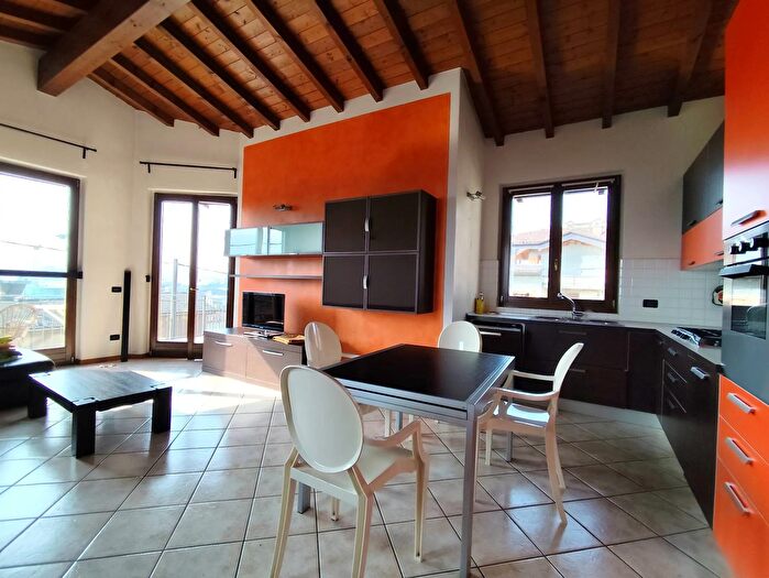 Appartamento trilocale in affitto in Viaa Molere, Sarnico