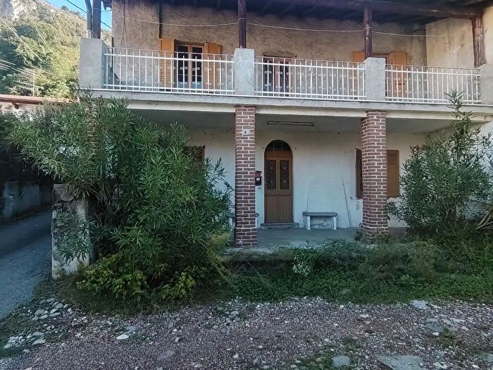 Appartamento trilocale in vendita in Via Monte Pasubio, Sangiano