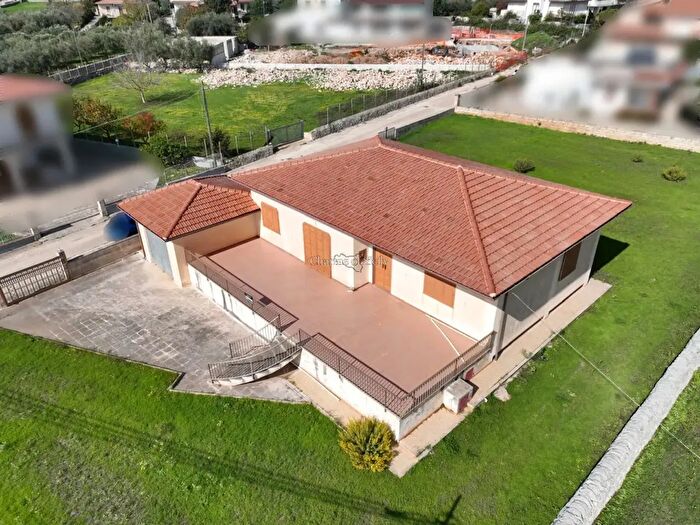 Casa quadrilocale in vendita in Via Michelica Musebbi Calicantone, Modica