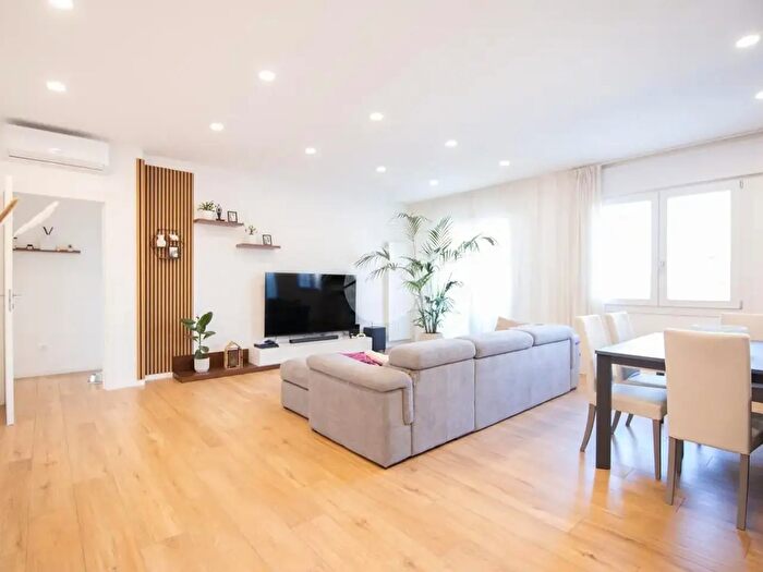 Appartamento quadrilocale in vendita in Via Monsignore Antonio Riboldi, Paese