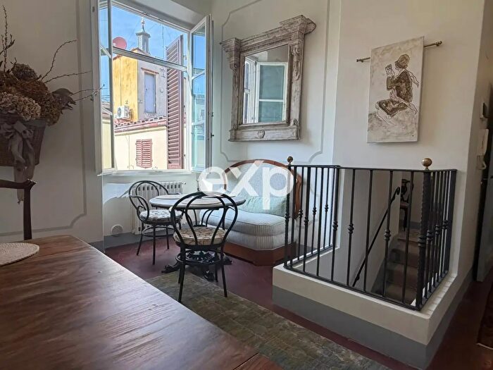 Appartamento con 6 locali in vendita in Via Maggio, Firenze
