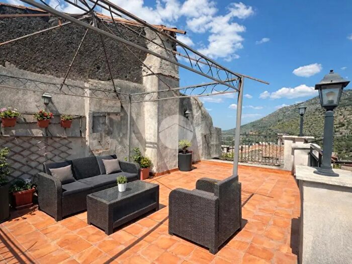 Appartamento trilocale in vendita in Vicolo Leoncini, Tivoli