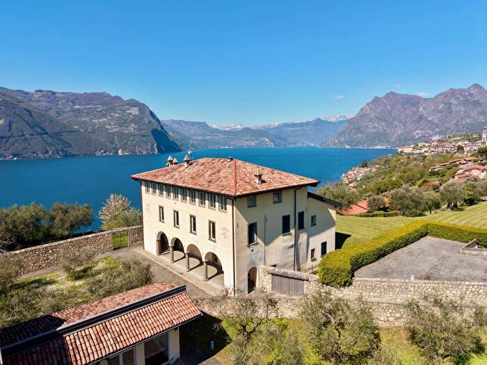 Appartamento trilocale in affitto in Località Sanchignano, Monte Isola