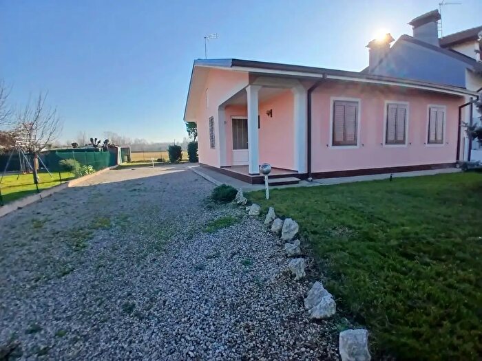 Casa con 5 locali in vendita in Gradisca DIsonzo