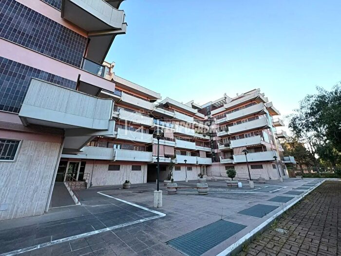 Appartamento con 5 locali in vendita in Via Michele Menichella, Foggia