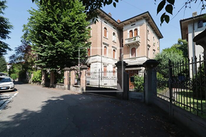 Appartamento quadrilocale in vendita in Via Montechiarugolo, Reggio Emilia