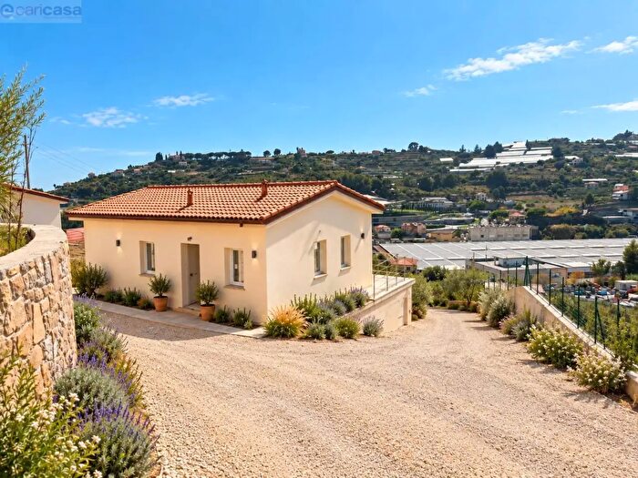 Casa trilocale in vendita in Strada Bussana Vecchia, Sanremo