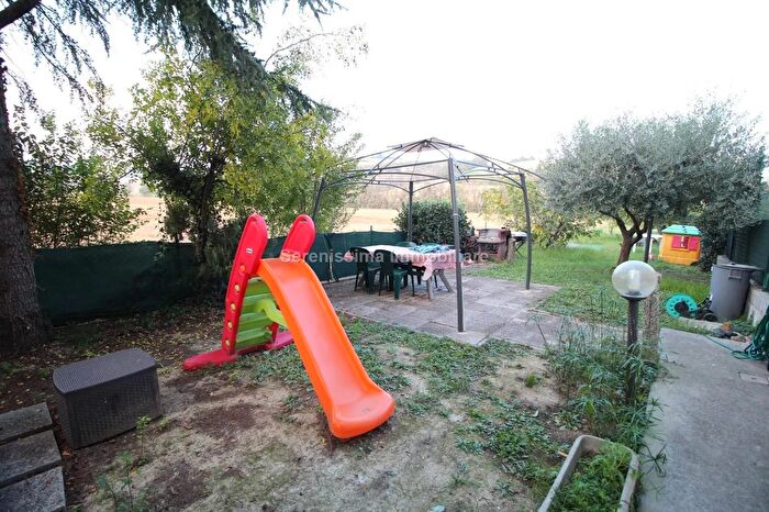 Appartamento con 12 locali in vendita in Montelabbate