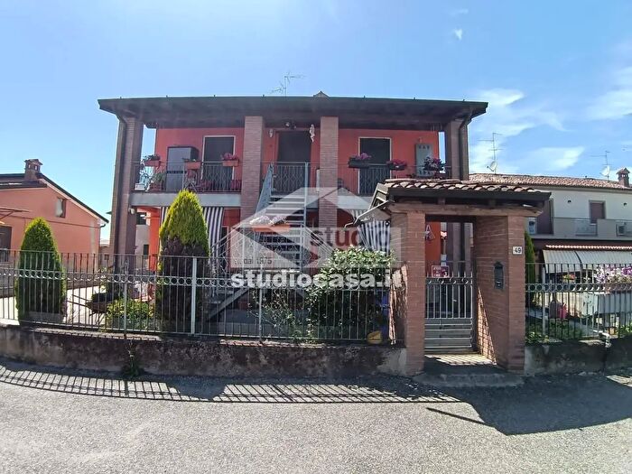 Appartamento trilocale in vendita in Via Gradella, Pandino