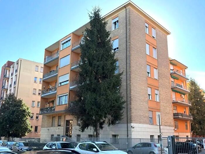 Appartamento trilocale in vendita in Via Amilcare Ponchielli, Bologna