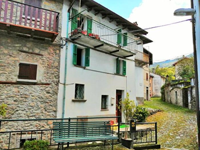 Casa con 5 locali in vendita in Via Rosa del Sasso, Schignano