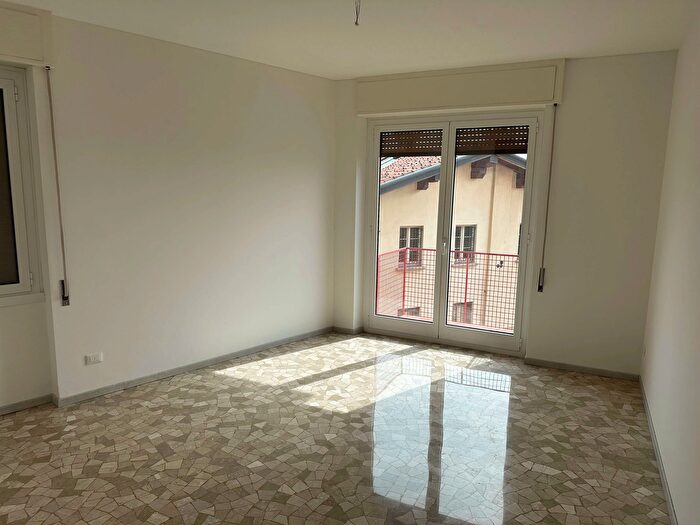 Appartamento quadrilocale in vendita in Via Corbetta, Cantu