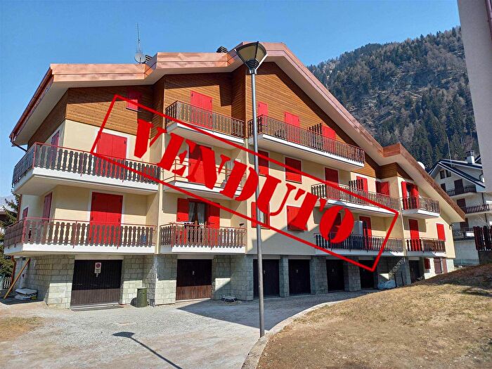 Appartamento trilocale in vendita in Via Corti, Campodolcino