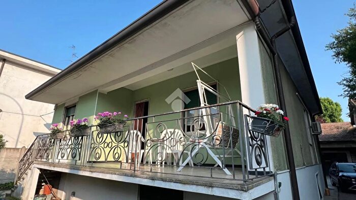 Casa quadrilocale in vendita in Via Enrico Toti, Corbetta