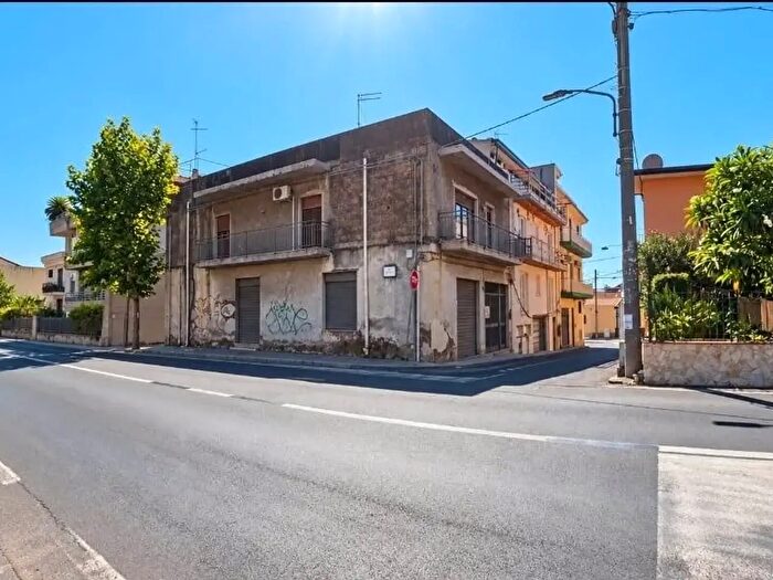Casa con 9 locali in vendita in Via dei Normanni, Aci Castello
