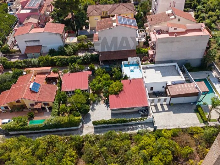 Casa con 6 locali in vendita in Via Brasca, Palermo