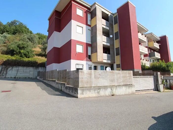 Appartamento trilocale in affitto in Via Trieste, Montalto Uffugo