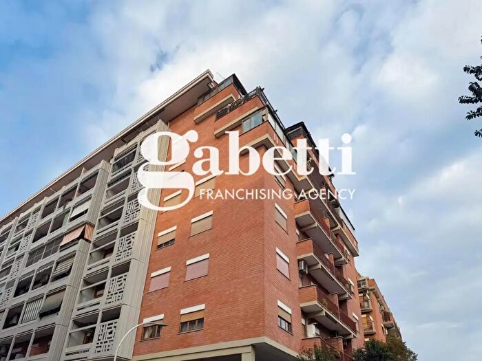 Appartamento con 5 locali in vendita in Via Pisino, Roma