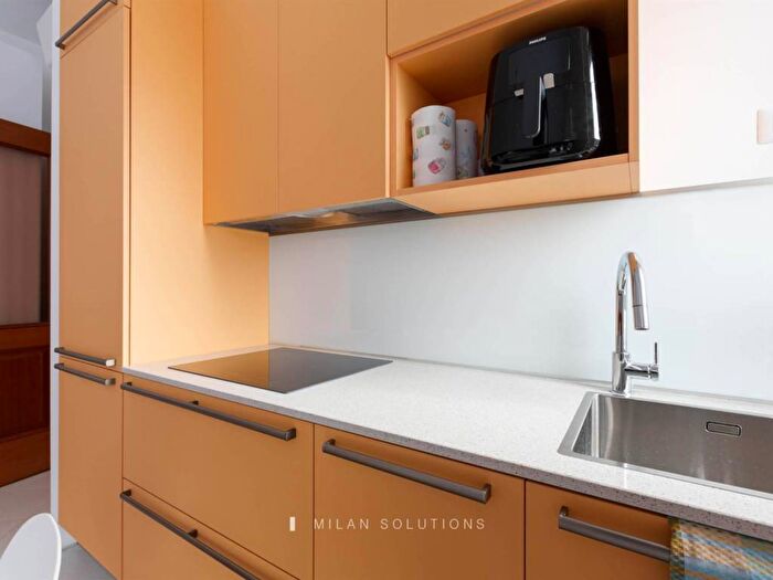 Appartamento trilocale in affitto in Viale Tibaldi, Pezzotti Meda, Milano