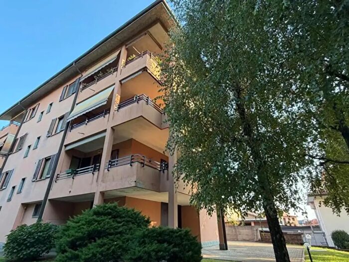 Appartamento trilocale in vendita in Via Volta, Abbiategrasso