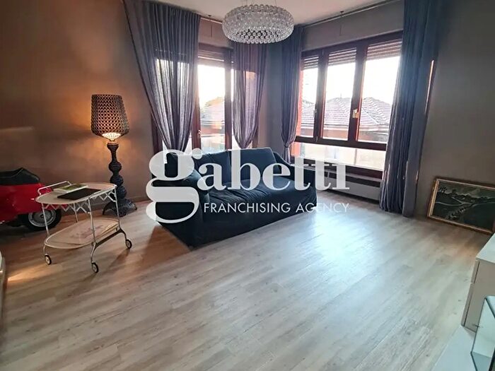 Appartamento quadrilocale in vendita in Via Corsica, Bologna