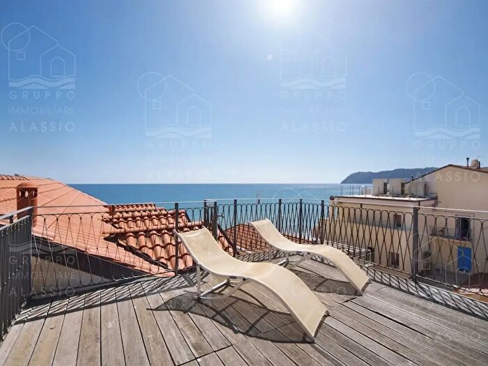 Appartamento trilocale in vendita in Via Vittorio Veneto Alassio Sv Italia, Alassio