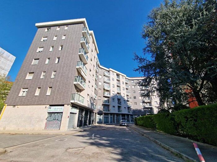 Appartamento monolocale in affitto in Via Zurigo, Inganni, Milano