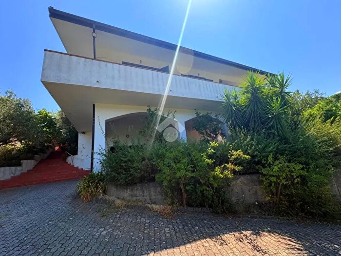 Casa con 6 locali in vendita in Via Carlo Levi, Mendicino