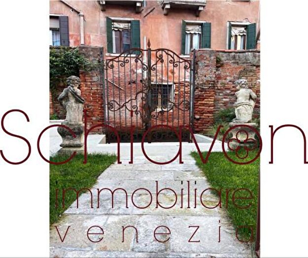 Appartamento con 6 locali in vendita in Venezia