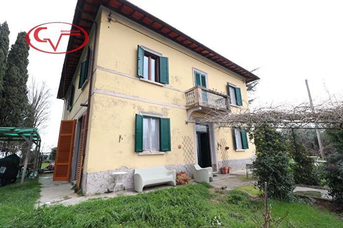 Casa con 6 locali in vendita in Mercatale, Montevarchi
