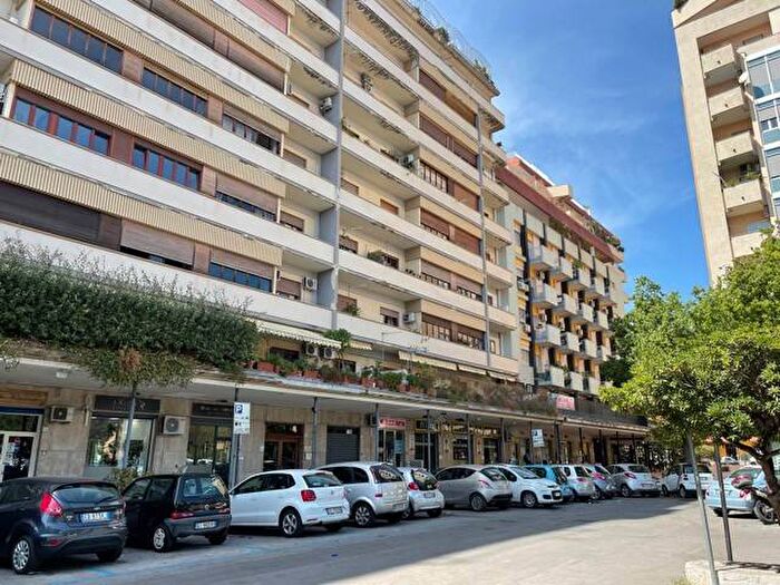 Appartamento quadrilocale in affitto in Via Empedocle Restivo, De Gasperi Croce Rossa, Palermo