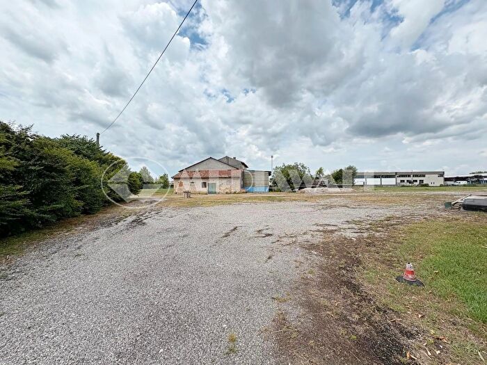 Casa con 15 locali in vendita in Via G Oberdan, Concordia Sagittaria